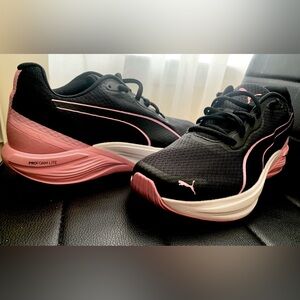 Womens Puma Feline ProFoam Black Prism Pink (size 8)